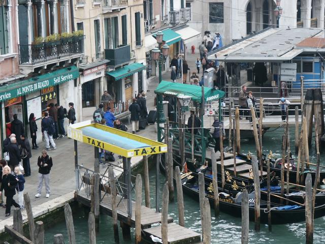 venice_gondola_general.jpg
