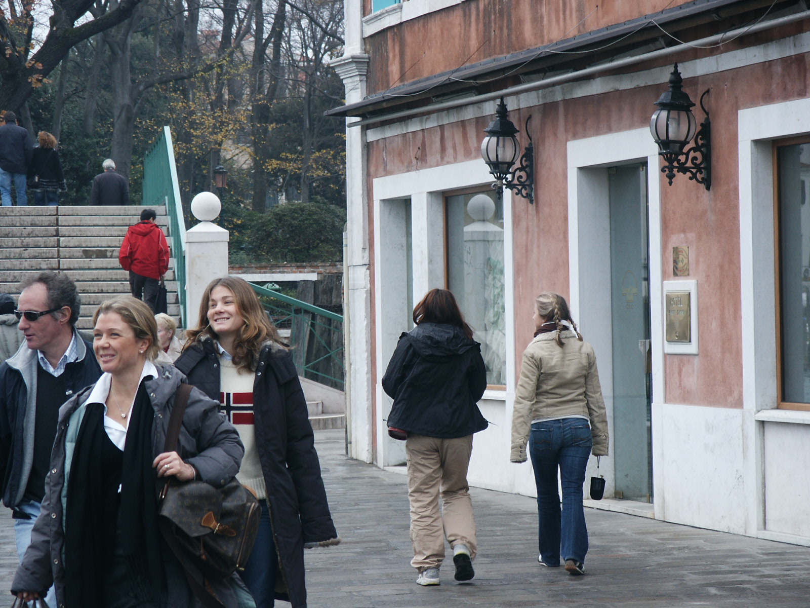 venice_triciaandkate1.jpg