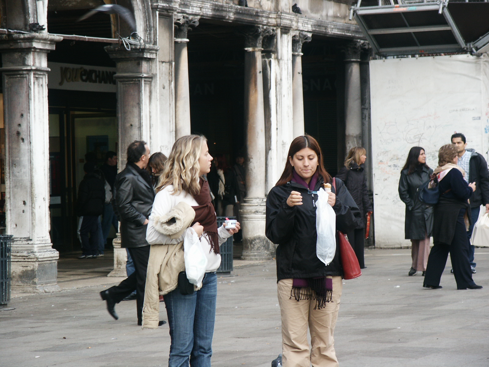 venice_triciaandkate_sanmarco.jpg